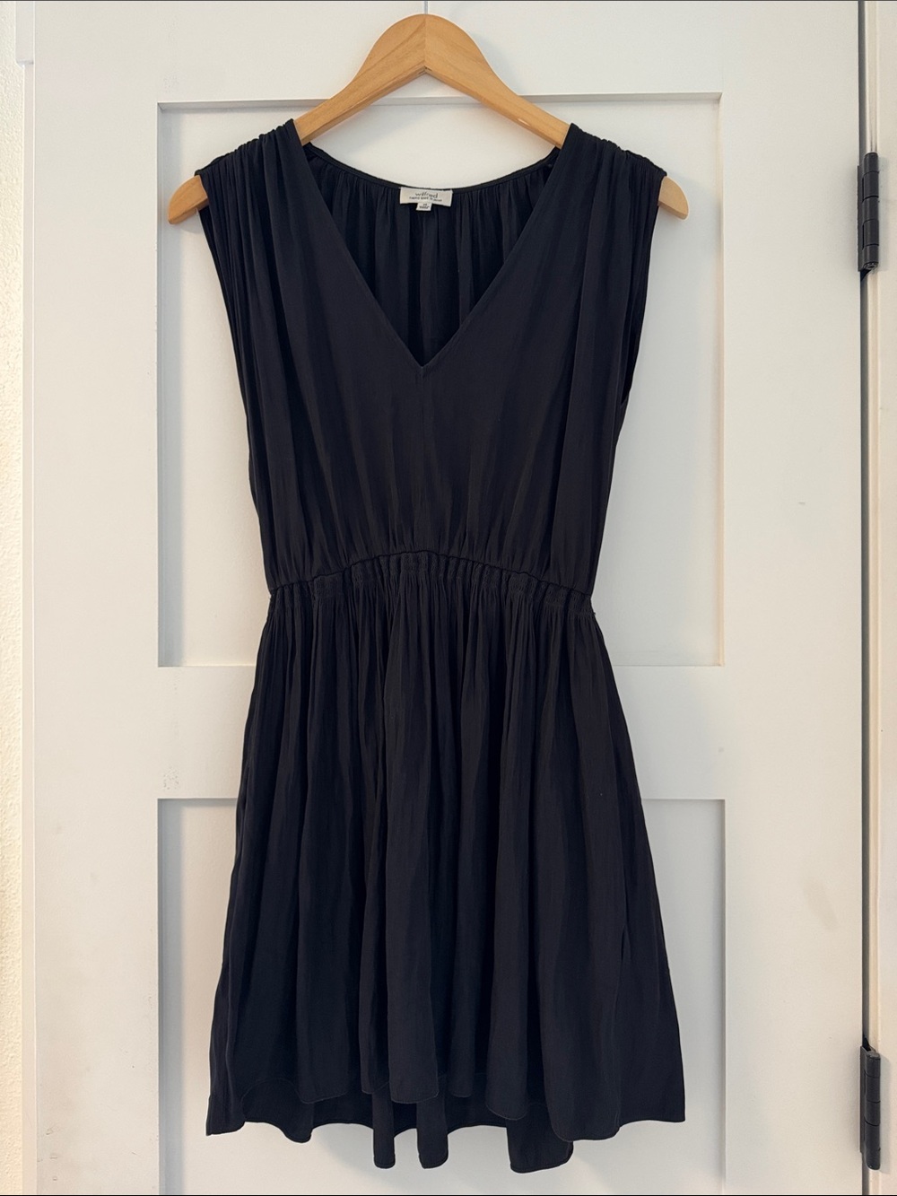 Classic Black V-Neck Sleeveless Dress